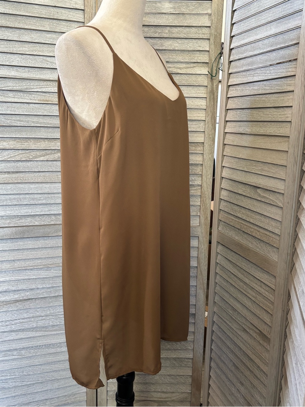 Meraki Nude Taupe Silky V-Neck Camisole Tank Top Side Slits SZ XL